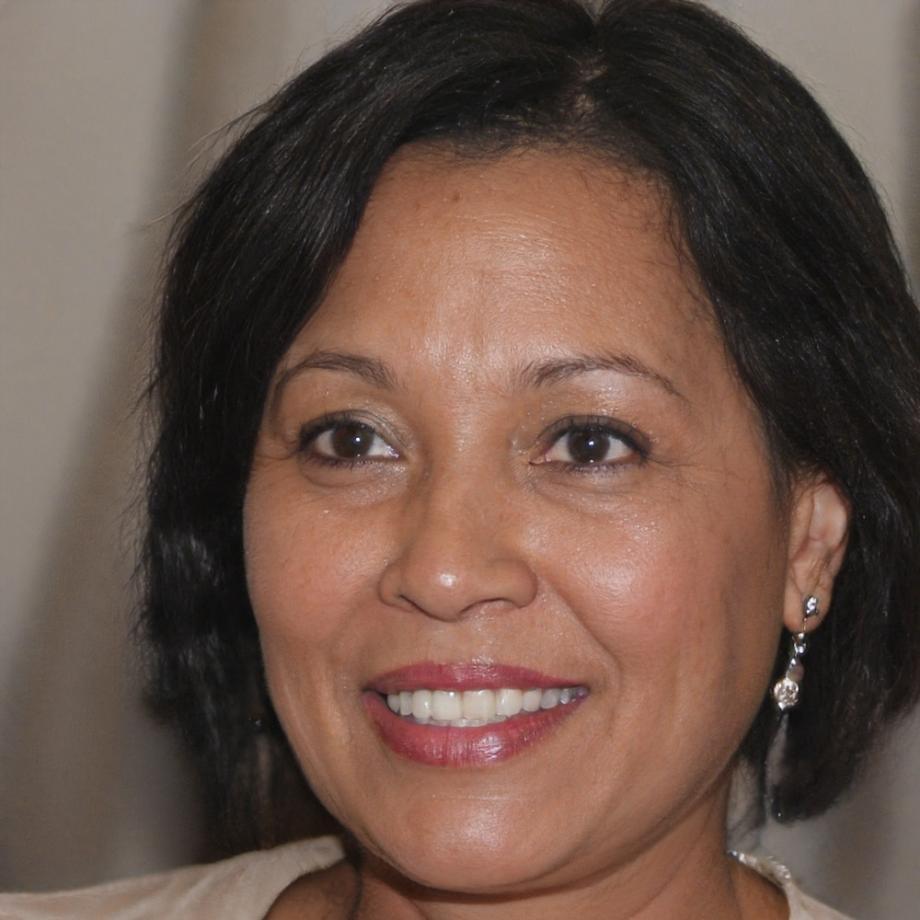 Professional headshot of Veridiana Solberg